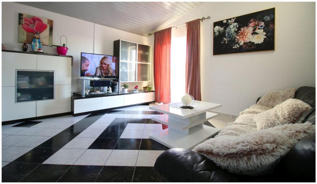 Apartment Mikelin *