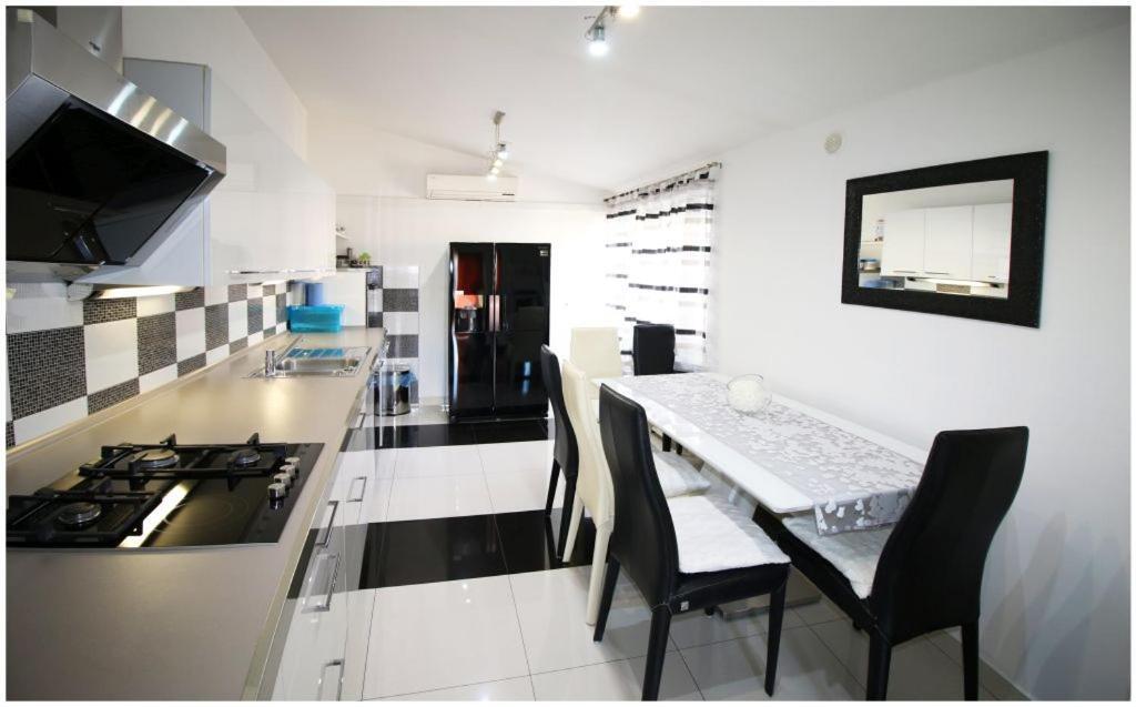 Mikelin Apartment *